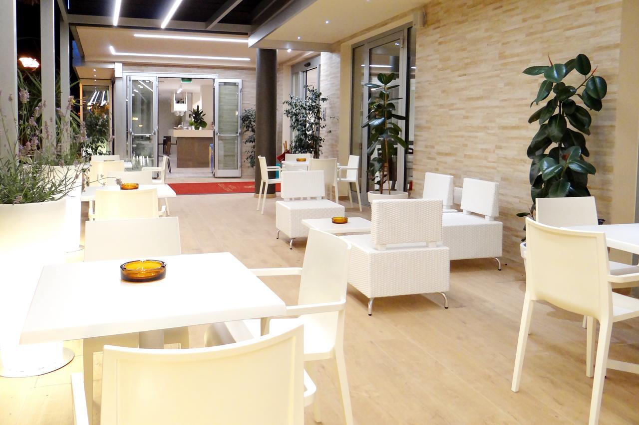 Hotel Aquila D'Oro ميسانو ادرياتيكو المظهر الخارجي الصورة