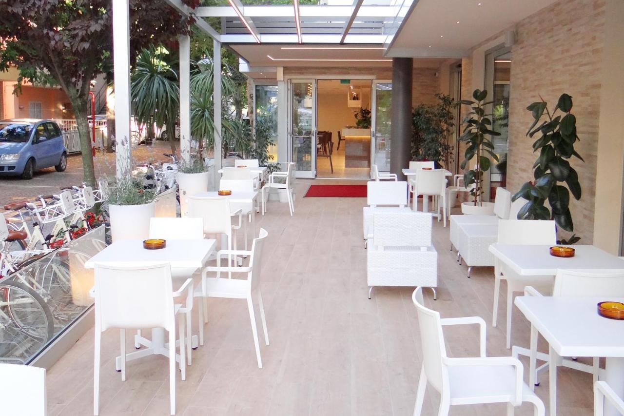 Hotel Aquila D'Oro ميسانو ادرياتيكو المظهر الخارجي الصورة